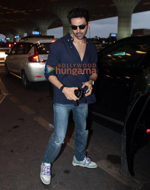 Caught on Camera: Kartik Aaryan and Kabir Khan’s Airport Strut – Just Another Day in Tinsel Town Shenanigans!