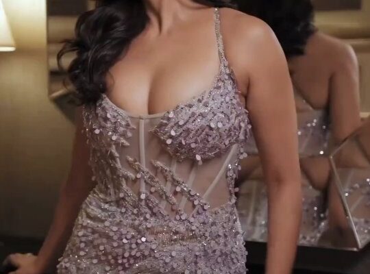 Versatile Mrunal Thakur (  )...