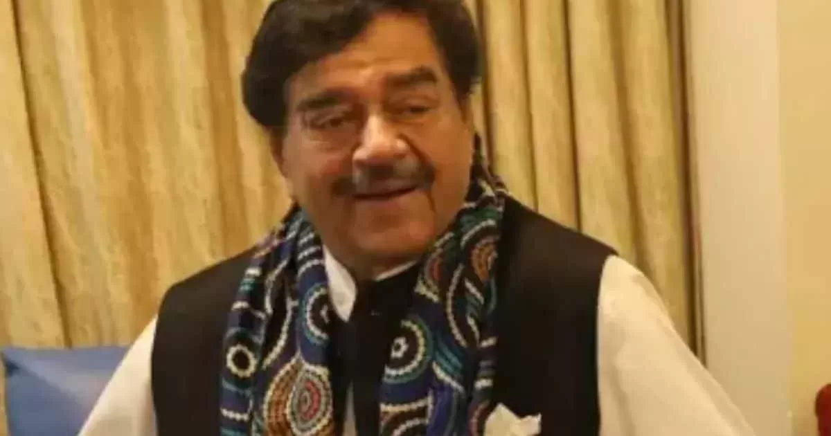 After Sonakshi’s Wedding and Health Scare, Shatrughan Sinha Tweets—Because of Course He Did