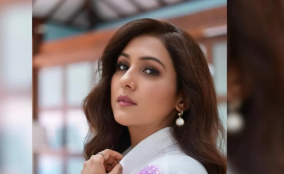 Neeti Mohan “Thrilled” to Grace India House Stage—What an Honour!