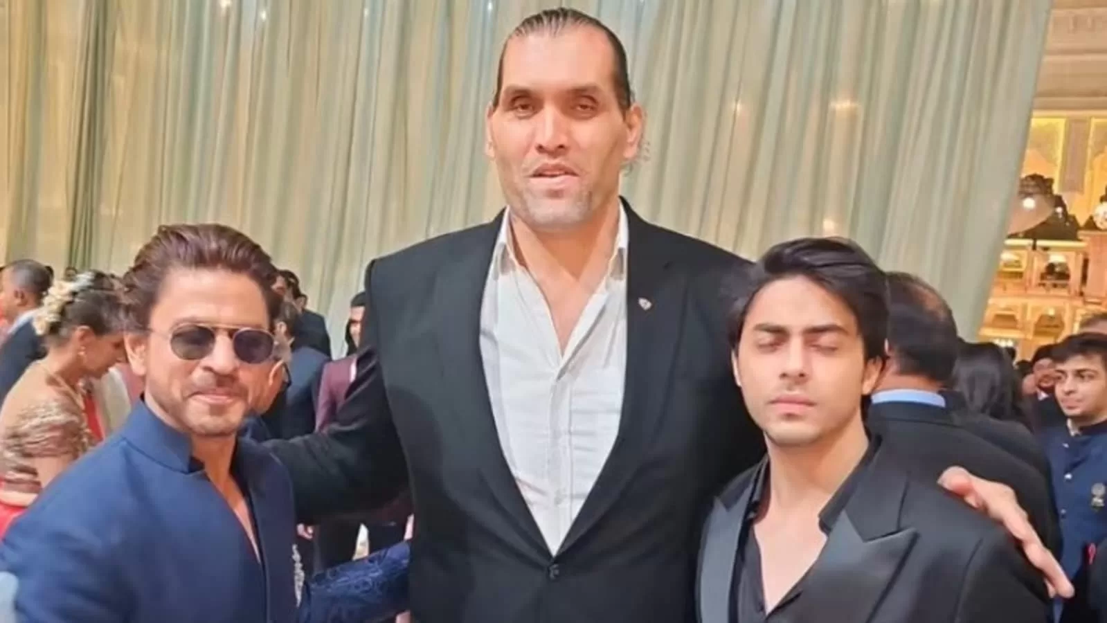 When The Great Khali and Shah Rukh Khan Unite at Ambani Wedding, Fans Wonder: Where’s John Cena? | Bollywood