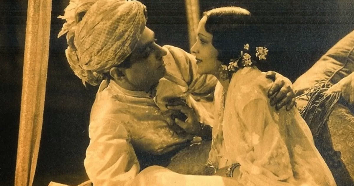 From Young Rekha’s First Ban to the Scandalous Smooch with Amitabh Bachchan!