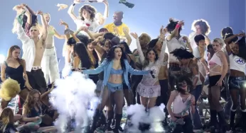 Grammys 2025: Charli XCX Turns Up the Heat with a Bratty Summer Bash; Has Everyone Grooving Like It’s a Bollywood Dance-Off