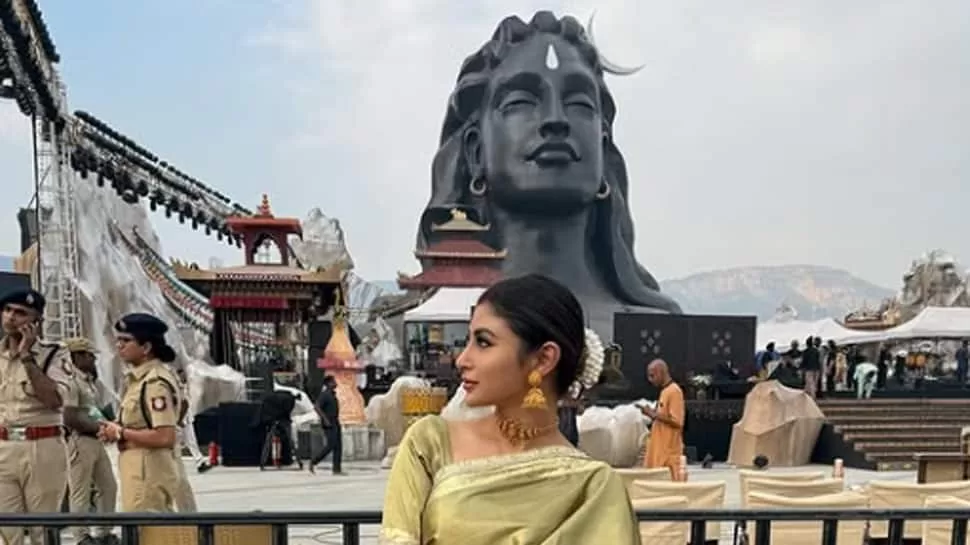 On Maha Shivratri 2025, Mouni Roy Treats Fans to Snippets of Her Soul-Searching Saga | Celebrity Gossip