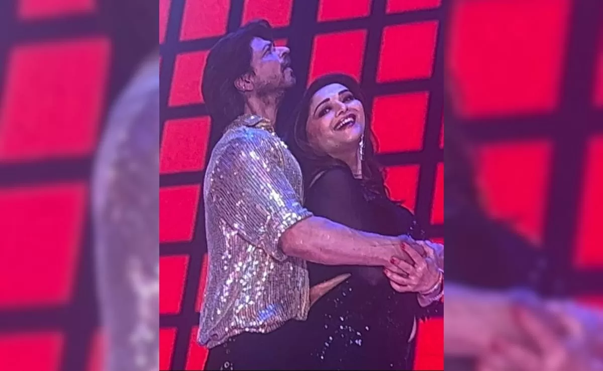 Shah Rukh Khan and Madhuri Dixit Bring the ‘Dil To Pagal Hai’ Madness Back to the Stage